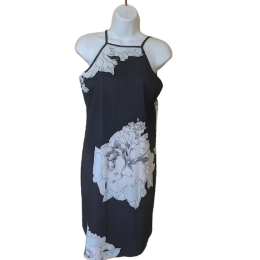 ---  Black White Floral Dress Size Large Fits Medium